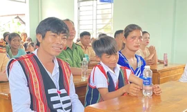 Em nhỏ cứu 2 người đuối nước được công an nhận nuôi