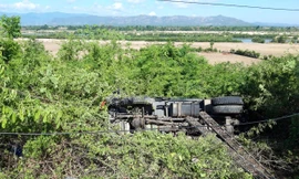 Do bị ném đá dẫn tới mất lái, xe ô tô anh Đ. điều khiển mất lái khi bị ném đá