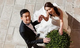 Nhờ việc “xả thân” khâu áo len, anh đã chiếm được cảm tình của cả nhà và làm lu mờ hết đám “vệ tinh” khác của chị Dịu (Ảnh minh họa).