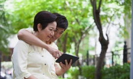 Chị Ngọc được chứng kiến thêm nhiều chuyện về sự phân biệt đối xử, coi con mình là vàng là ngọc, con nhà người khác là lá mít lá đa của bác ấy mà chị đã quyết định "xách dép" chạy lấy người (Ảnh minh họa).