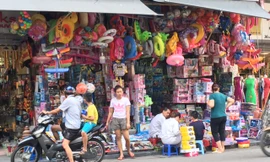 Thị trường đồ chơi 'rộn ràng' trước thềm 1/6
