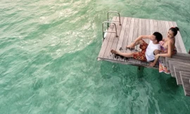 Giàu có, nổi tiếng, nữ MC vỡ mộng vì bị trai trẻ “cắm sừng“