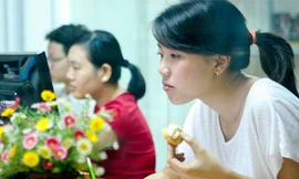 Ăn vặt không có lợi cho răng của bạn. Ảnh minh họa