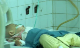 Cha ném con gái 10 tháng tuổi xuống nền nhà