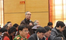 Cử tri Hà Nội phát biểu tại buổi tiếp xúc cử tri ngày 7/12 