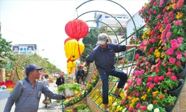 Công nhân làm việc ẢNH: HÒA HỘI