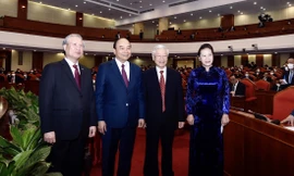 Tổng Bí thư, Chủ tịch nước Nguyễn Phú Trọng; Thủ tướng Nguyễn Xuân Phúc; Chủ tịch Quốc hội Nguyễn Thị Kim Ngân và Thường trực Ban Bí thư Trần Quốc Vượng tại Hội nghị Trung ương lần thứ 14