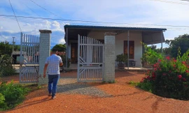 Một hộ dân xã Cư Elang có nhà to được nhận tiền hỗ trợ 