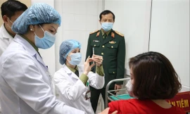 Tiêm thử nghiệm vắc-xin phòng COVID-19. Ảnh: Như Ý 