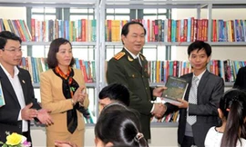 Chủ tịch nước khi còn là Bộ trưởng Bộ Công an đã đến thăm Trường THPT Kim Sơn B Ảnh: Thanh Huyền 