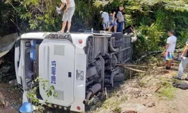 Xe khách bị tai nạn giao thông tại Quảng Bình 