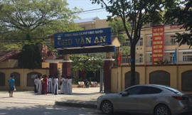  Trường THPT chuyên Chu Văn An dù bề thế vẫn được sửa chữa với chi phí 20 tỷ đồng Ảnh: Duy Chiến