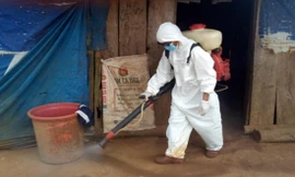 Ngành y tế Ðắk Nông phun thuốc khử trùng 