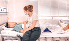 Ðỗ Hùng Dũng cần ít nhất 6 tháng để trở lại sân cỏ Ảnh: V.V 