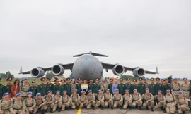 BVDC 2.2 và các đại biểu tham gia lễ tiễn trước giờ lên đường sang Nam Sudan ẢNH: NGUYỄN MINH 