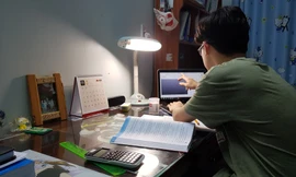 Học sinh lớp 12 chịu áp lực lớn trước kỳ thi THPT Quốc gia năm nay trong bối cảnh nghỉ học kéo dài Ảnh: P.V
