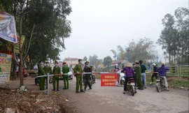 Rào chắn kiểm soát tại xã Sơn Lôi