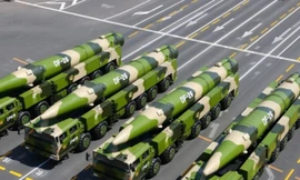 Tên lửa đạn đạo tầm trung DF-26 của Trung Quốc Ảnh: Xinhua