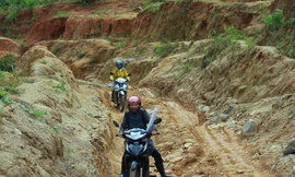 Ðường đến điểm trường làng Ðê Kôn 