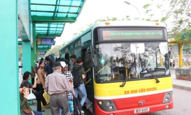 Mất 20 năm phát triển, xe buýt Hà Nội mới mua được thói quen đi lại của người dân Thủ đô Ảnh: T.Đảng