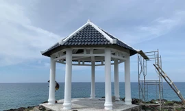 Ðiểm dừng chân bằng bê tông cốt thép tại bãi đá nham thạch hàng ngàn năm tuổi phía Ðông bãi Hang ở đảo An Bình sẽ bị tháo dỡ vì vị trí không phù hợp