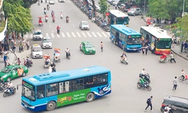 Xe buýt chạy trên đường đang được thường xuyên giám sát, kiểm tra 