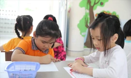 Ðội ngũ thiếu dẫn đến áp lực nặng nề đối với giáo viên đứng lớp, tiềm ẩn nguy cơ mất an toàn, hạn chế trong nâng cao chất lượng chăm sóc giáo dục trẻ Ảnh: Thế Ðạ