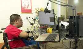 Ðặng Minh Tuấn không may mắn gặp phải tai nạn giao thông khiến anh bị liệt tứ chi từ năm 18 tuổi