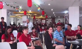 Khách hàng đến công ty Alibaba đòi quyền lợi sáng 19/9 