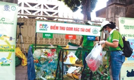 Trong ngày đầu tiên thực hiện đổi rác lấy quà trên địa bàn phường Phan Chu Trinh, đã có khoảng 360 lượt cư dân tham gia, thực hiện đổi gần 600kg rác tái chế