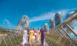 Cầu Vàng - một trong những cây cầu đẹp nhất thế giới 