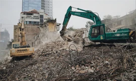 Phá dỡ một công trình tại Hà Nội Ảnh: Phương Thảo
