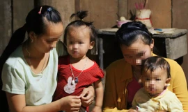 Lầu Y Sùa cùng Hờ Y Ninh lấy chồng từ năm 13 tuổi giờ đã có 4 mặt con