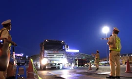 CSGT tuần tra kiểm soát, xử lý vi phạm trên cao tốc Pháp Vân - Cầu Giẽ, Ảnh: Mạnh Thắng