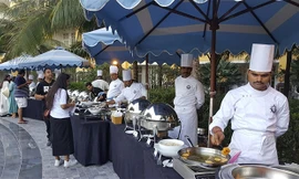 Các đầu bếp Ấn Độ đang trổ tài phục vụ cho đám cưới