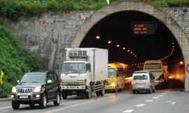 Hầm đường bộ qua đèo Hải Vân Ảnh: Hồng Vĩnh 