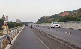 Đường cao tốc Đà Nẵng - Quảng Ngãi hư hỏng cục bộ, buộc phải sửa chữa sau khi mới đưa vào khai thác Ảnh: Nguyễn Thành