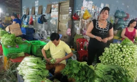 Giá cả nhiều mặt hàng tại TPHCM bắt đầu “tăng giá theo xăng” 