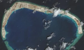 Ðá Vành Khăn, thuộc quần đảo Trường Sa của Việt Nam, bị Trung Quốc chiếm đóng và cải tạo, biến thành tiền đồn quân sự Ảnh: Quartz