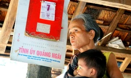 Thăm lại làng 'bệnh lạ'