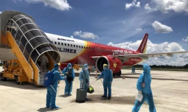 Nếu khôi phục đường bay quốc tế, trước mắt khách du lịch vẫn chưa được nhập cảnh Việt Nam (ảnh minh họa)