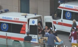 Cướp xe cứu thương đưa bạn gái đi viện