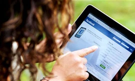 Sử dụng iPad coi chừng bị đau cơ mãn tính