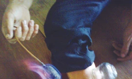 Người đấm bóp cho công nhân