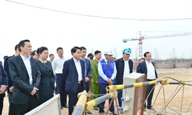 Lãnh đạo TP Hà Nội tại buổi kiểm tra tiến độ dự án nhà máy nước mặt sông Đuống