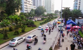 Bắt đầu dời cây, xén dải phân cách ở đường đẹp nhất Hà Nội