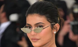 Cuộc sống xa hoa của tỷ phú tự thân trẻ nhất thế giới