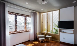 Nằm tại quận Sơn Trà (thành phố Đà Nẵng), ngôi nhà thuộc quyền sở hữu của một phụ nữ độc thân.