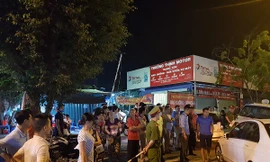 Cảnh hàng trăm ô tô náo loạn khi bãi xe 'lậu' bị đóng cửa 