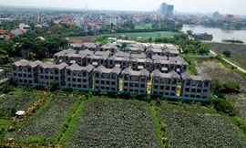 Làng biệt thự triệu USD bỏ hoang trên đất vàng Hồ Tây